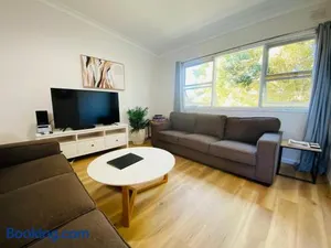 Image of Large Home and Yard Gateway to Barossa, Davoren Park
