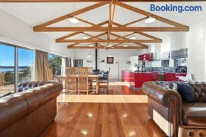 Image of Lakeside Retreat, Miena