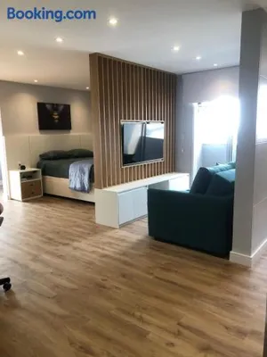 Image of Flat Red Sorocaba- Green