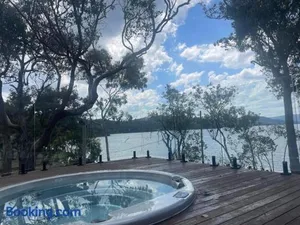 Image of Glasshouse on the Lake
