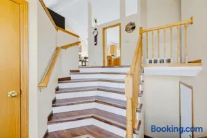 Image of Pet friendly,3 Queen beds, One-Full bed with Fast free WIFI