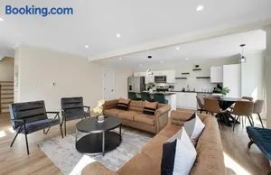 Image of Elegant 2 Story Bloomfield 3 Kings 2 Queens