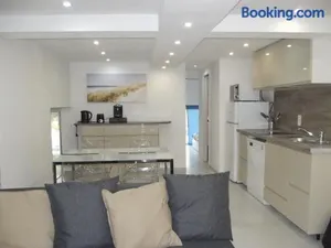 Image of P2 CABINE - LA GRANDE-MOTTE