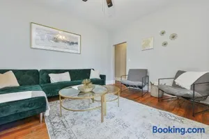Image of The Maverick - Luxurious Apartment - Free Parking - 2 Miles From Boston Logan Airport
