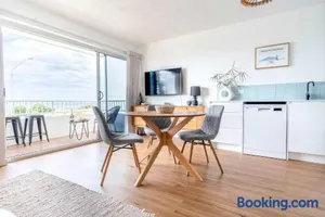 Image of Top of Alex Heads Ocean views & breezes all day