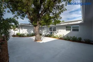 Image of Modern Studio apt. 0.8 miles to the Beach