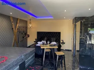 Image of Désirs d'une nuit - Loveroom jacuzzi