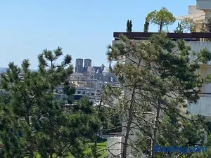 Image of Le Mun,3 étoiles-T2-60m2-balcon-parking-wifi-linge-produits-face à la gerdarmerie-vue cathedrale