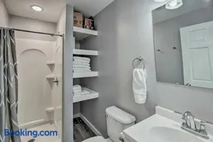 Image of The Pad-Spacious King apartment on main level