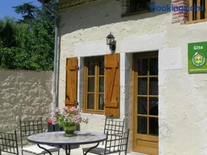 Image of Gîte rénové avec cheminée, terrasse et jardin, proche de St Pourçain, idéal pour familles et animaux - FR-1-489-138
