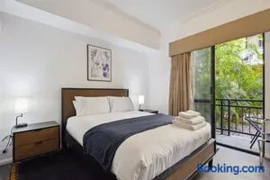 Image of Stylish & Modern 1-Bedroom Apartment in the Heart of Northbridge
