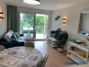 Image of Appartement avec grande terrasse dans un magnifique parc à 5 minutes de la plage