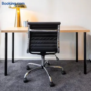 Image of Modern 1-Bedroom Apartment in Docklands Delight