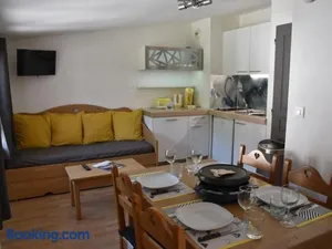 Image of Studio Cabine à Montgenèvre - Face aux Pistes, Wifi, Animaux Acceptés - FR-1-266-131