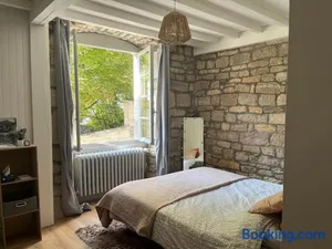 Image of Salins-les Bains : A l'ombre de La Tour Carrée