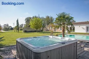 Image of Villa charmante à Saint-Germain-d'Esteuil avec piscine privée