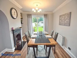 Image of Cosy 3 bed with Parking- Family and Contractors
