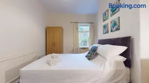 Image of Central 5 Bedroom House Parking