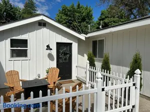 Image of The Cozy Cottage