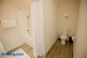 Image of 2 private masters, new beds & furniture, sleeps 12