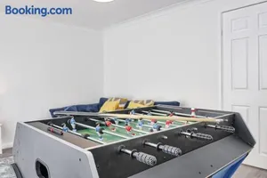Image of Newly Refurbished 3BR House Basildon, Garden, Netflix & Trisport Table
