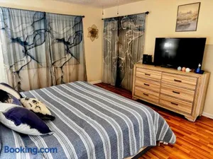 Image of Stylish and Modern Shorewalk condo close to top beaches, heated pools, hot tub, IMG Academy, dining