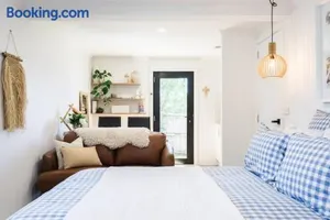 Image of Coles on James