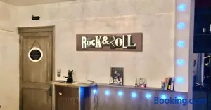 Image of L'Entrée des Artistes Chambre avec terrasse et salle de bain- LAVALOC