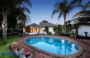 Image of Large 5BR Home-Pool-BBQ-5 CarPark-Central Location