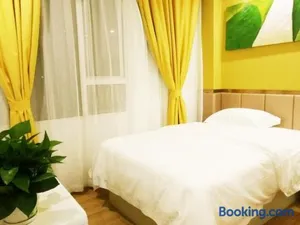 Image of Shell Shanghai Baoshan District Tieli Road Subway Station Tiefeng Road Hotel