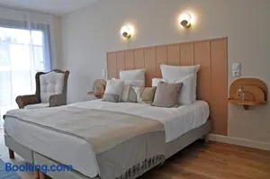 Image of KER EMBELLIE