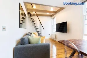 Image of Spacious 4 bedrooms flat in New Oxford Street