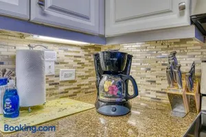 Image of Kamaole Sands 7-406, Courtyard & Ocean Views, AC