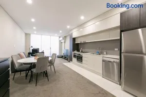 Image of Comfortable apartment, near Parramatta CBD!