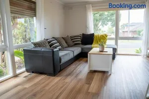 Image of Cosy 4 Bedroom Holiday Home - Melbourne Airport