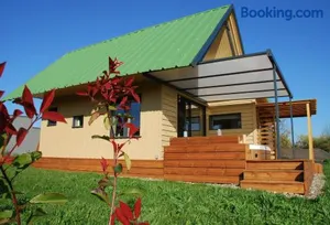 Image of Chalet de charme climatisé, son Jacuzzi - SPA privatif et la piscine de la Maison Bleue du Gers