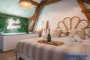 Image of BALI ROOM / Magnifique studio évasion JACCUZI