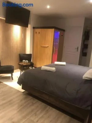 Image of Élégant Studio avec Sauna Hyper centre