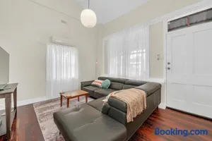 Image of Bassett Cottage in Gawler South with 3 bedrooms and close to city train, shops and tavern