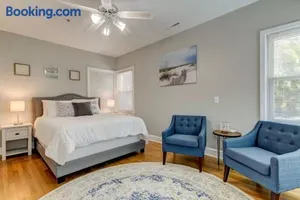 Image of Light & Bright! Quaint Downtown Dunedin Bungalow!