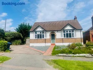 Image of Cozy bungalow in great location