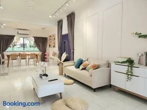 Image of Petaling Jaya Premium Bungalow 4 Bed Rooms for up tp 18Pax, SS14, Plaza33 , 3 2 Square, Jaya One , SS2
