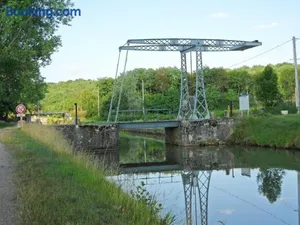 Image of Canal du Nivernais Gîtes Le champ radis