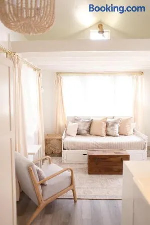 Image of The Tiny House 2KingBds Quaint Retreat OR Campus