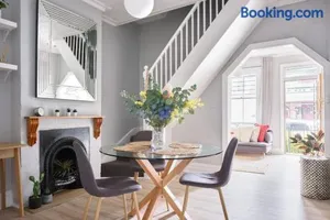 Image of Redfern Classic Terrace - Parking and Balcony