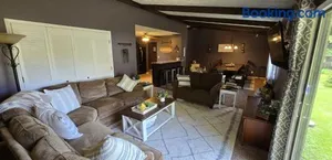 Image of Omaha family home, over 300 5 stars, up to 17 guests, minutes to everything