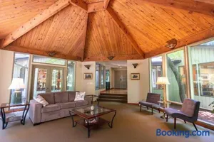 Image of Bridle Trails Treehouse