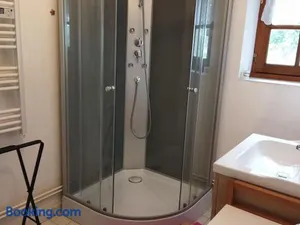 Image of Gîte au calme avec verger, à proximité de randonnées et sites culturels - FR-1-586-9