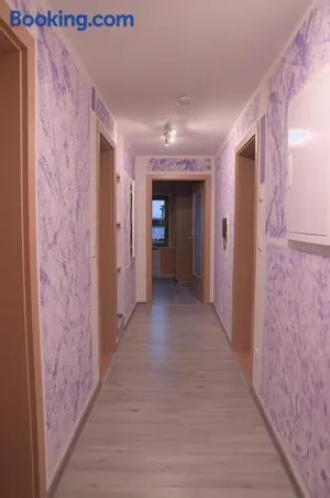 Image of Geräumiges Zimmer mit Doppelbett, Bad und Küche