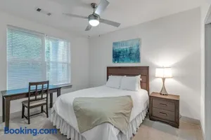Image of Overlook 3212 Corporate, Parking, Pool, Gym